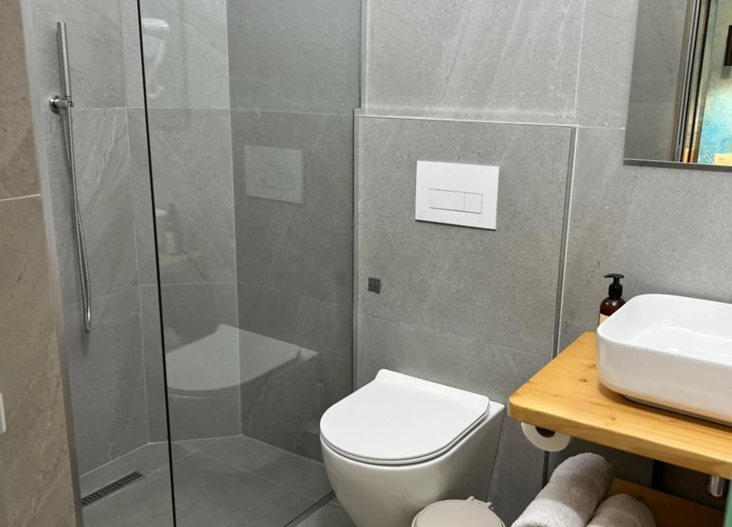 Emar Beachfront Hotel Ksamil Bed & Breakfast