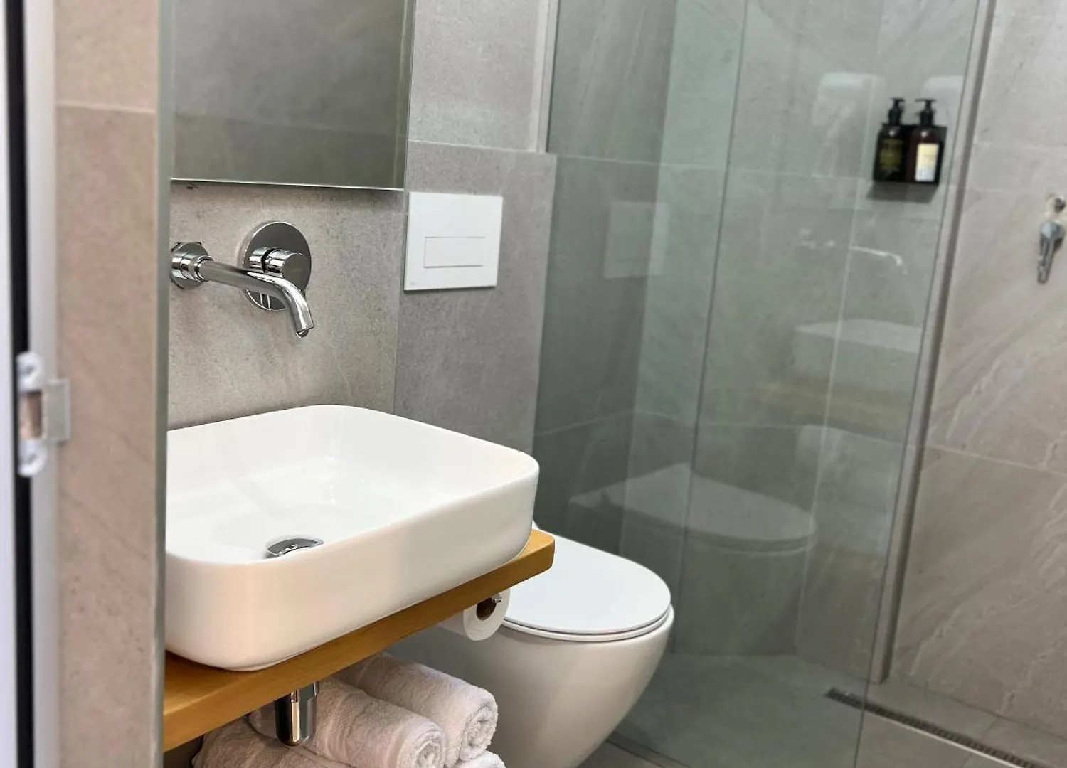 Emar Beachfront Hotel Ksamil