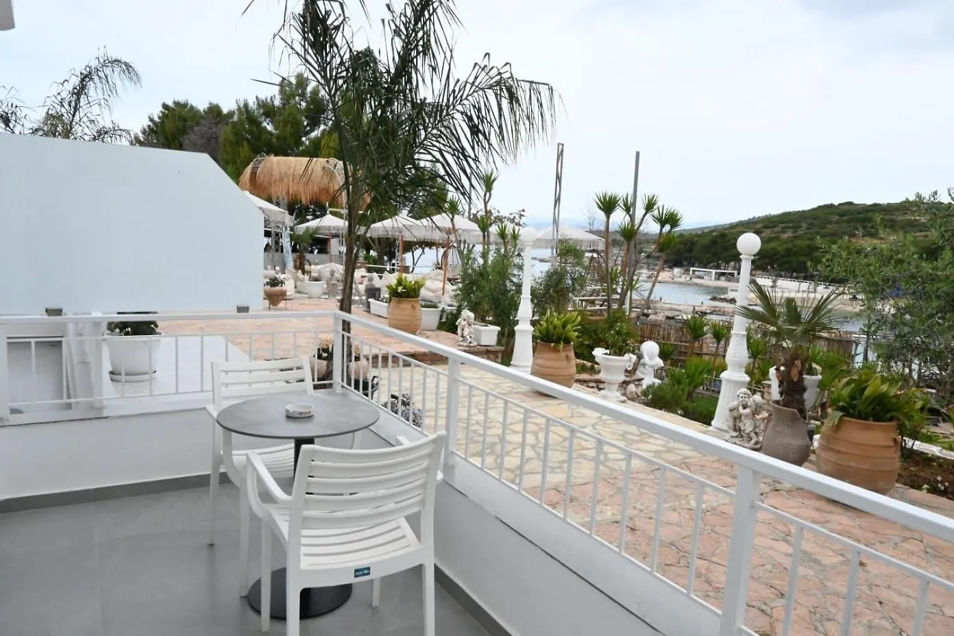 Emar Beachfront Hotel Ksamil
