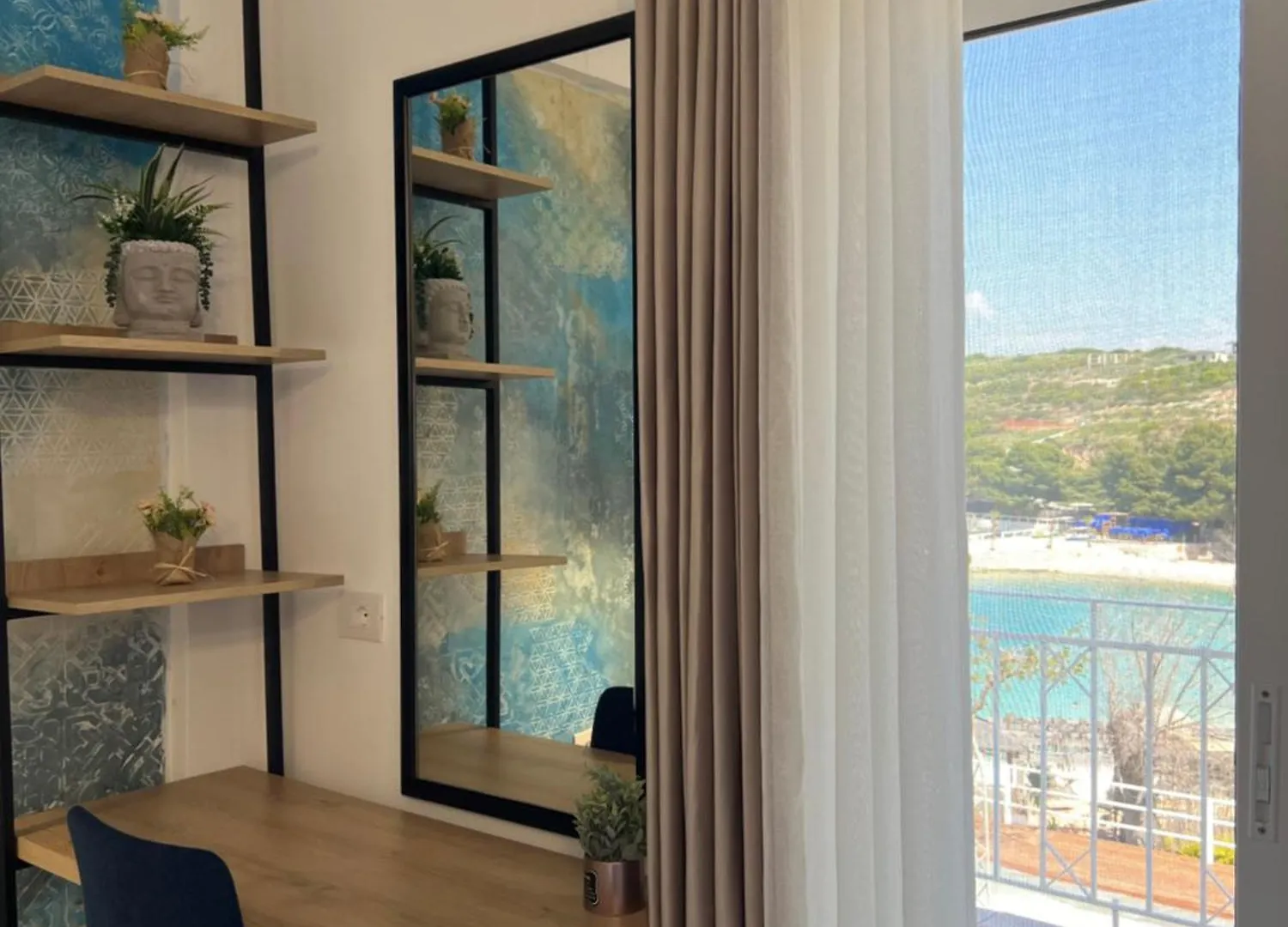 Bed & Breakfast Emaar Hotel Ksamil - Beachfront , Newly Renovated