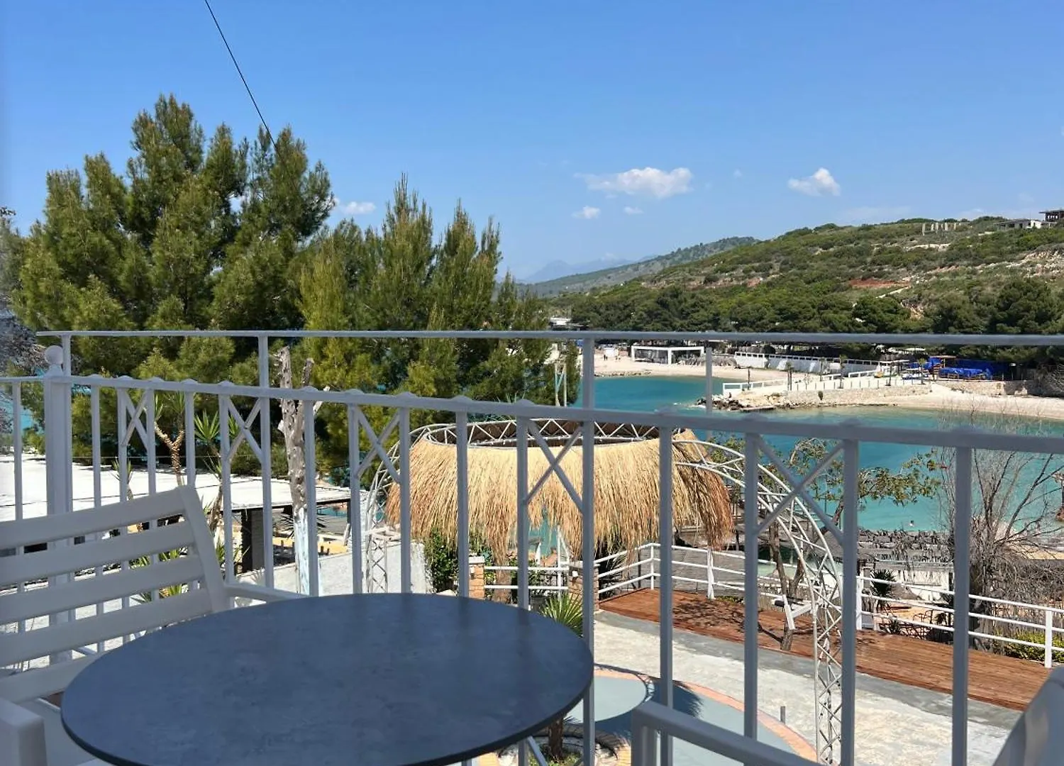 Bed & Breakfast Emaar Hotel Ksamil - Beachfront , Newly Renovated